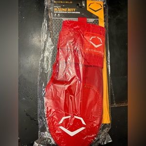Evoshield sliding mitt, Slide into the base with confidence